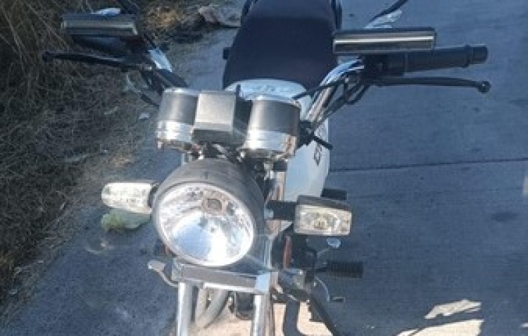 Policías recuperan motocicleta reportada como robada en Valle del Sol, Culiacán; hay un detenido