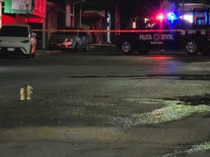 Atacan a balazos una casa, la incendian y dejan artefactos explosivos en la colonia Canaco en Culiac&aacute;n