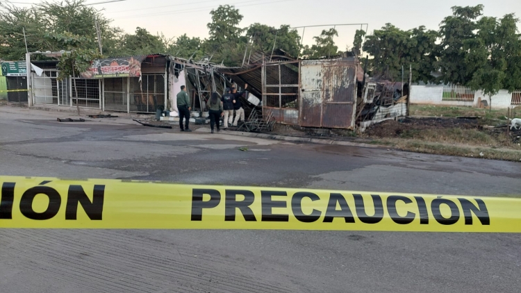 Una persona fallece en incendio de un local de comida en el fraccionamiento Villa Bonita