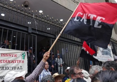 Después de arremeter violentamente tras la mesa de Diálogo, Maestros de la CNTE rechazan propuesta final del Gobierno