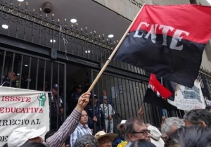 Después de arremeter violentamente tras la mesa de Diálogo, Maestros de la CNTE rechazan propuesta final del Gobierno