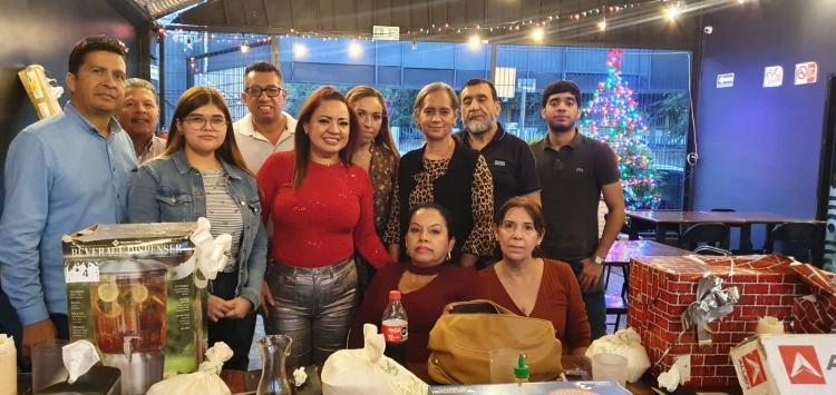 Con rifa de regalos y cálido convivio festeja VIVAVOZ su tradicional Posada Navideña