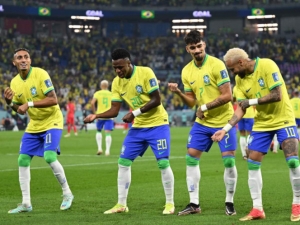 Brasil consigue octava clasificaci&oacute;n consecutiva a Cuartos; triunfa sobre Corea del Sur en Qatar