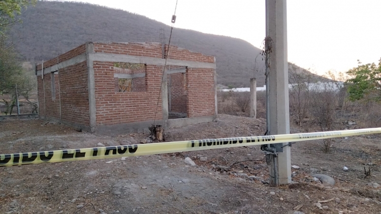 El cuerpo de un hombre asesinado y con huellas de tortura fue abandonado aun lado de la carretera Internacional México 15