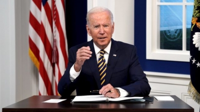 Biden perdona deuda estudiantil a millones de estadounidenses