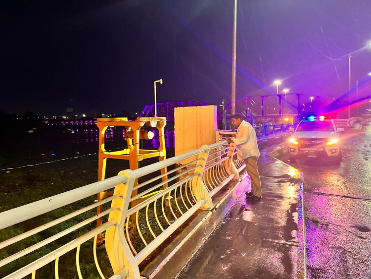 Dos veh&iacute;culos rescatados y sindicaturaa inundadas saldo de la lluvia en Culiac&aacute;n