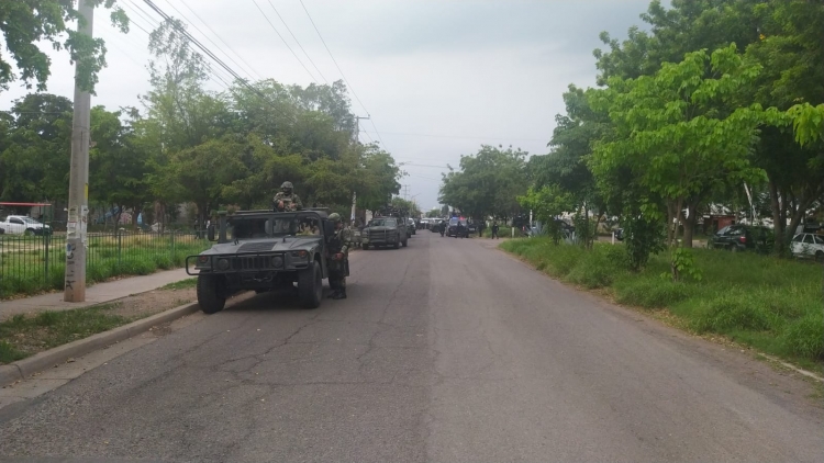 Ejército y Guardia Nacional cierran fraccionamiento Infonavit en resguardo de una bodega