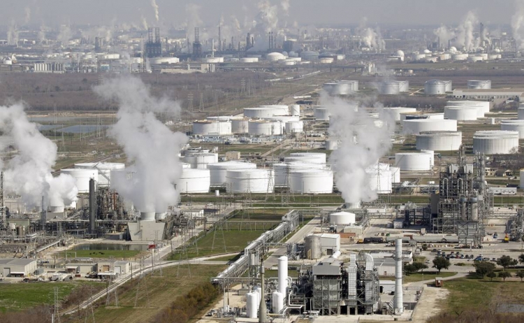 Pemex compra una refinería de Shell en Texas; garantiza autosuficiencia