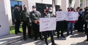 Se manifiestan en la Fiscal&iacute;a, Polic&iacute;as de Investigaci&oacute;n piden incremento salarial
