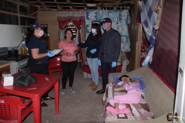 Entregan cloro artesanal a invasores de la colonia 21 de Marzo, de Culiac&aacute;n