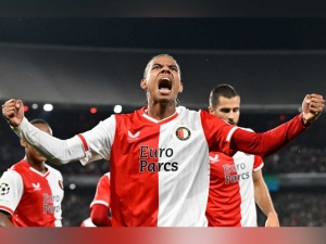 Feyenoord no extraña a Santiago Giménez y triunfa en Champions League