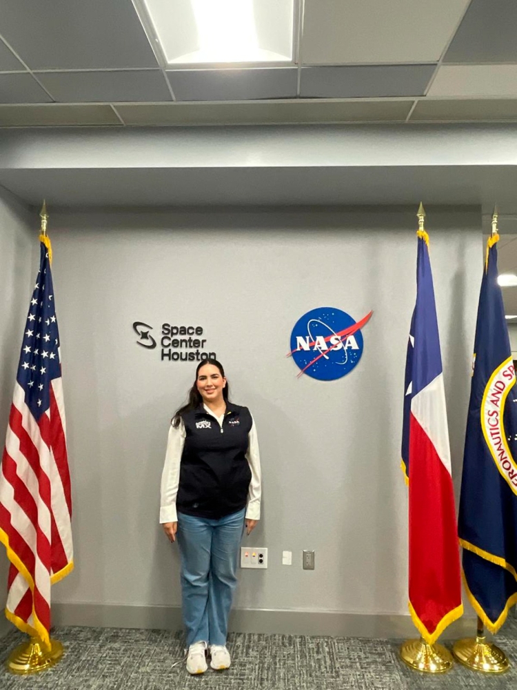 Estudiante de Econom&iacute;a de la UAS trasciende fronteras; Mar&iacute;a de Jes&uacute;s participa en capacitaci&oacute;n de la NASA en el Space Center Houston