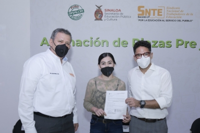 Entrega SEPyC plazas pre jubilatorias a 73 docentes de educaci&oacute;n b&aacute;sica