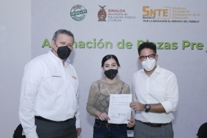 Entrega SEPyC plazas pre jubilatorias a 73 docentes de educaci&oacute;n b&aacute;sica