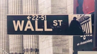 Wall Street cae tras sólido informe de empleo