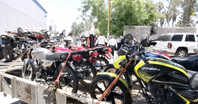 Operativos anti motos es permanente; les reparten chalecos antirreflejantes esta SS