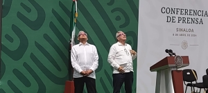 AMLO y Rocha Moya observan juntos el Eclipse Solar Total desde el Puerto de Mazatl&aacute;n