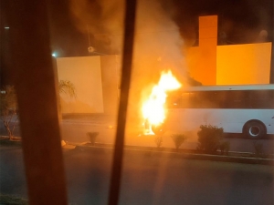 Incendian tiendas de conveniencia y camiones en Celaya