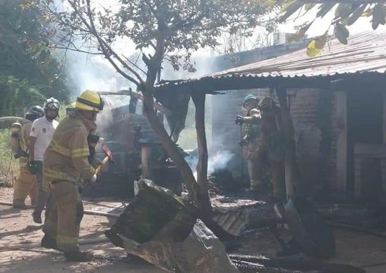 Se incendió una casa habitación en Lucio Blanco Salvador Alvarado.