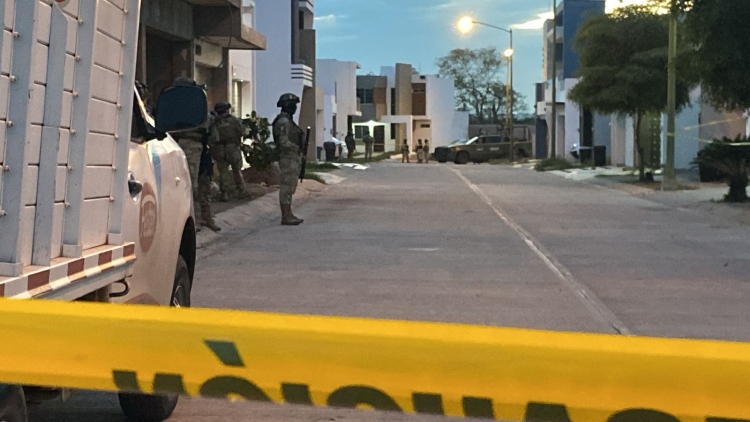 Gatilleros tumban port&oacute;n de Privada para asesinar a un hombre en la Colonia Ampliaci&oacute;n El Barrio, en Culiac&aacute;n