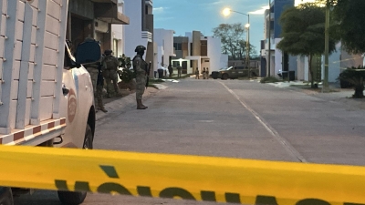 Gatilleros tumban port&oacute;n de Privada para asesinar a un hombre en la Colonia Ampliaci&oacute;n El Barrio, en Culiac&aacute;n