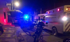 Sujeto mata a un hombre a pu&ntilde;aladas y atropella a una mujer en la huida, en Mazatl&aacute;n