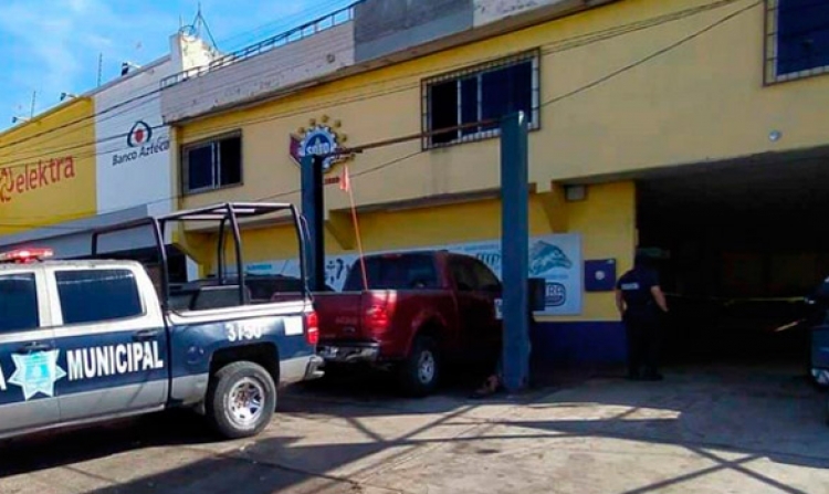 De dos sendos machetazos asesinan en pleito a una persona, en Mazatlán