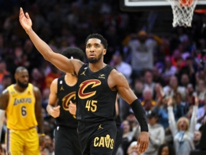 Cavaliers doblegan a Lakers con un estelar imparable Donovan Mitchell