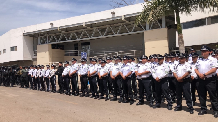 Refuerzan el operativo de Tr&aacute;nsito para SS; equipan con cascos nuevos a los agentes