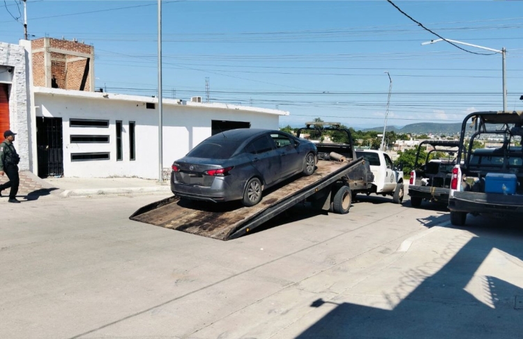 Grupo Interinstitucional detiene a un civil y asegura armamento; cumplimenta una OTI y recupera vehículos robados en Culiacán