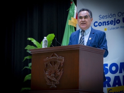 El Rector Jes&uacute;s Madue&ntilde;a toma protesta a 41 directores y directoras electas de unidades acad&eacute;micas