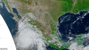 Hurac&aacute;n "Norma" pierde fuerza y se debilita a categor&iacute;a 2: se encuentra a menos de 300 km al Sur de Cabo San Lucas, B.C.S.