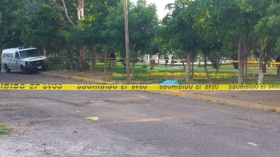 Asesinan a balazos a hombre aun costado del parque del fraccionamiento Nakamayama