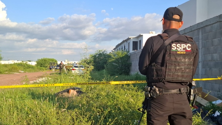 Localizan un cad&aacute;ver semicalcinado dentro de auto incendiado en Portalegre en Culiac&aacute;n