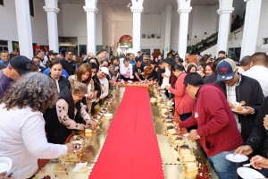 Parten rosca gigante en Navolato, Sinaloa; celebran el Día de Reyes
