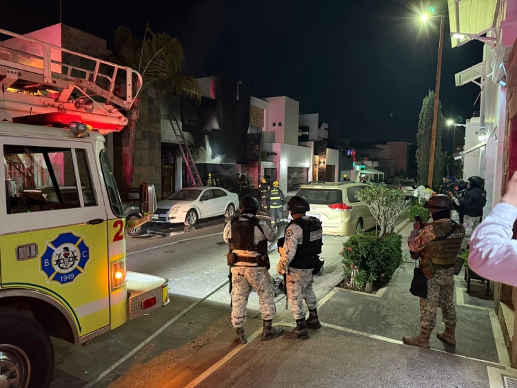 Mujer de la tercera edad resulta intoxicada en casa incendiada por sicarios, en Residencial Alameda