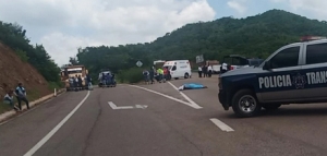 Joven motociclista muere al chocar contra una camioneta de la Polic&iacute;a Ministerial, en Mazatl&aacute;n