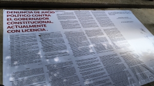 &iexcl;De rodillas y en el suelo! Diputada Paola G&aacute;rate firma denuncia de juicio pol&iacute;tico contra Rocha Moya