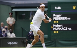 Operaci&oacute;n de rodilla, aleja a Roger Federer de las canchas