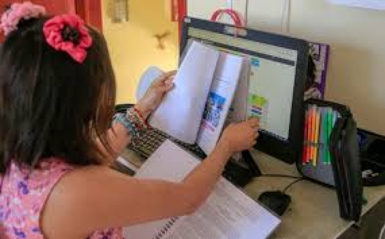 El acceso a internet y la se&ntilde;al de televisi&oacute;n, dificultades para las clases en l&iacute;nea: Maestra
