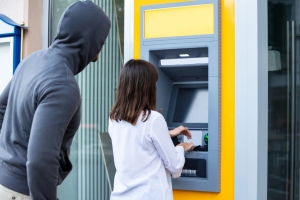 Denuncia usuaria a bancos por clonaci&oacute;n de tarjetas de cr&eacute;dito y de d&eacute;bito