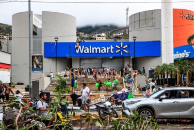 Miles de personas saquean tiendas y supermercados ante devastaci&oacute;n de "Otis" en Acapulco