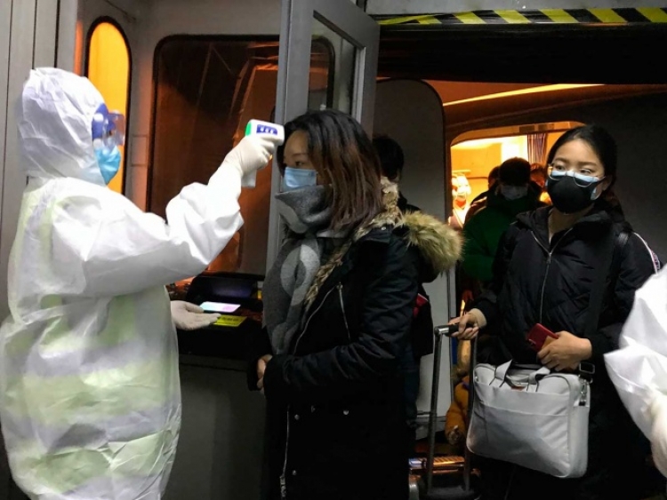 Alerta de salud en China ante posible mutación del virus; van 17 muertos