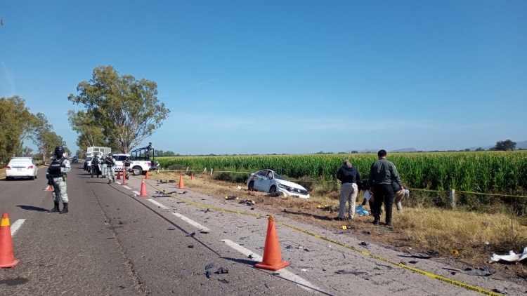 Hombres armados sufren volcadura en autopista Culiacán-Mazatlán: un muerto y dos heridos