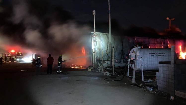 Una bodega alrededor del estadio de Mazatlán FC Fuego ardió en llamas