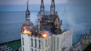 ‘Castillo de Harry Potter’, en Odesa, Ucrania, arde en llamas tras ataque de misil ruso; hay 5 muertos y 30 heridos