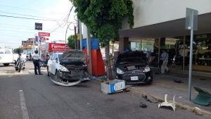 Tres adolescentes son embestidos por un auto que participa en choque, en Culiac&aacute;n