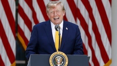 Firma Trump orden para renombrar el Lago Ontario como "Lago Am&eacute;rica" en EEUU, en medio de pugna comercial con Canad&aacute;
