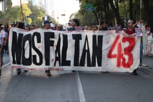 Padres de Ayotzinapa denuncian abandono y falta de respuestas del gobierno de Sheinbaum