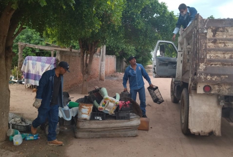 Llevan la descacharrización a comunidades de Salvador Alvarado